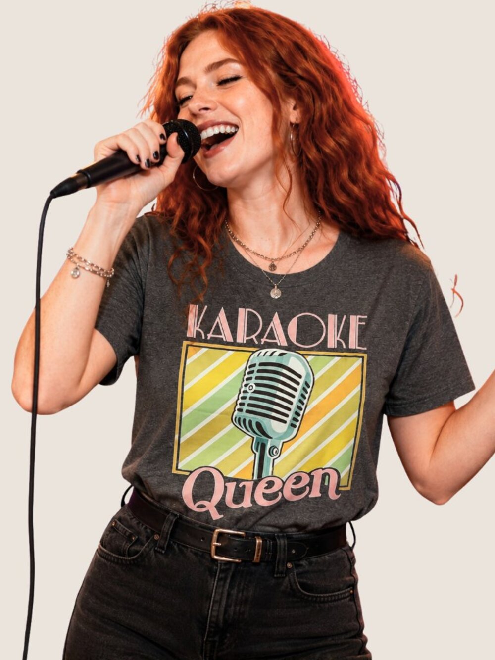 Karaoke Queen Graphic Tee Womens L Retro Microphone Music Shirt